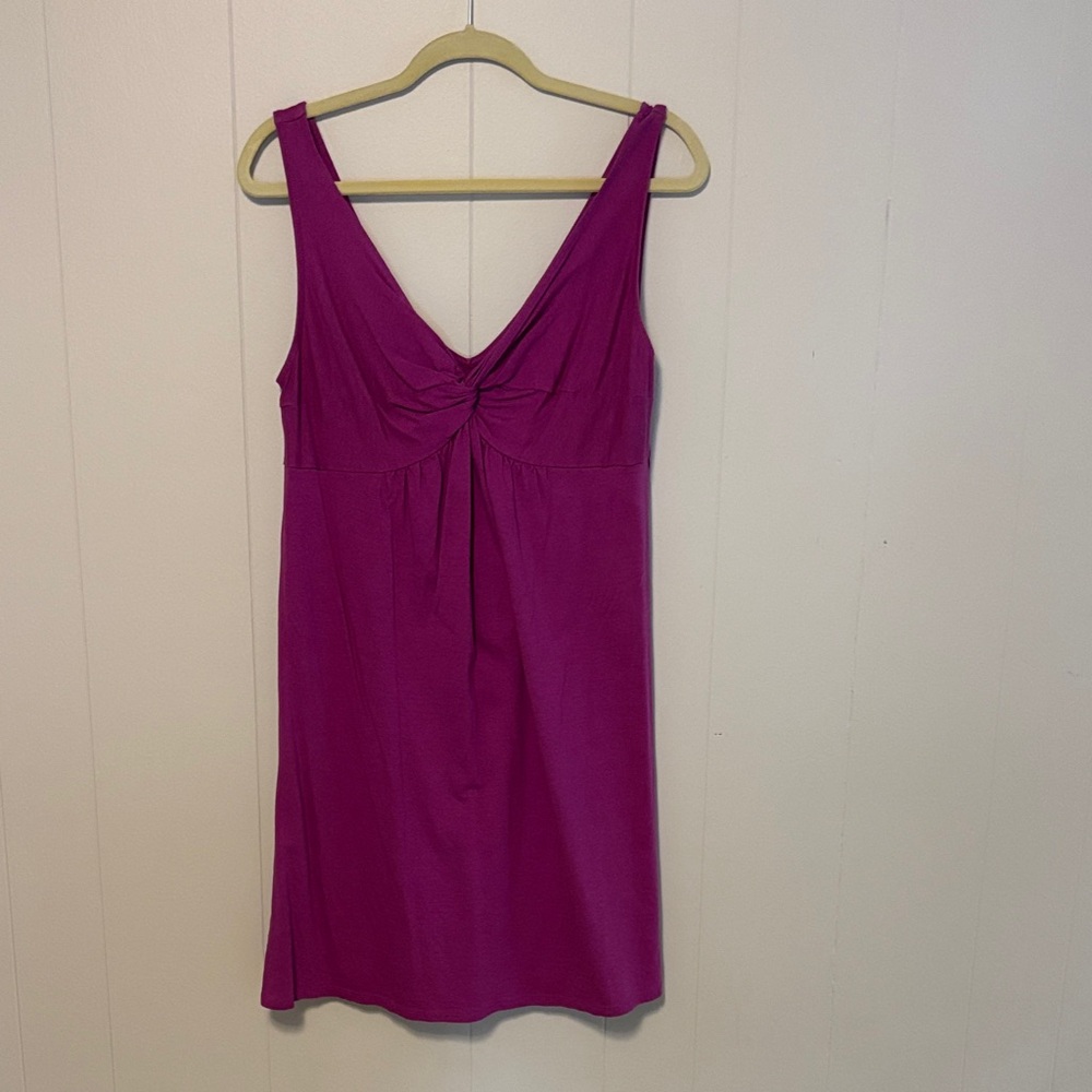 LOFT Magenta Clothing Tag Detail